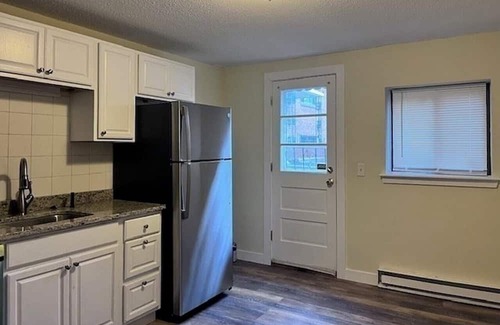 Framingham Condo | Travel Nurses or Corporates. Close to I90, Shopping, Restaurant & Train station.