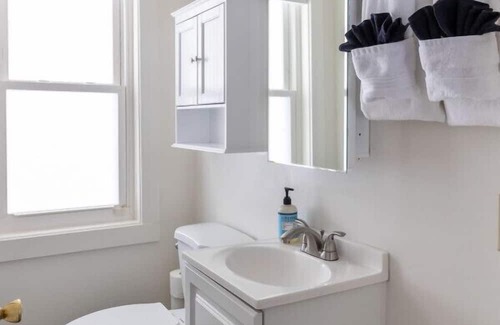 Waterbury Apartment | 1 Bedroom Waterbury Cozy Haven
