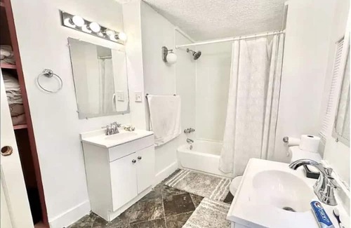 Wayne County House | Cozy Room 1 on Drake Haven
