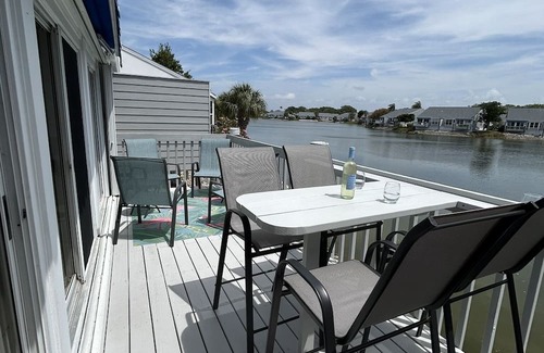 Whitney Beach Villa | Paradise Awaits Lakeview Villa in Bradenton - Two miles to Anna Maria Island