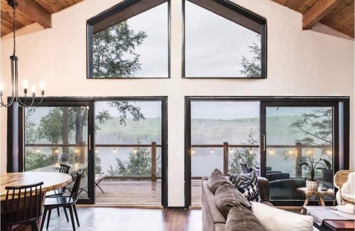 Dysart et al Cottage | The Four Trees Cottage *Breathtaking lake views*