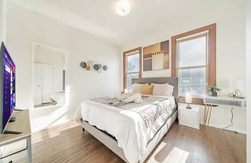Brewers Hill House | Lavish 2BR Respite Fiser Forum Free WI-FI