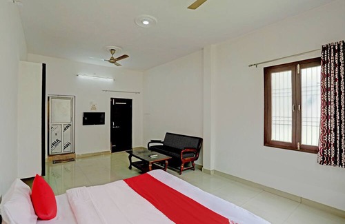 Mahmoorganj Hotel | OYO Flagship Shivansh Paying Guest House