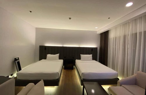 Baguio Apartment | The Forest Lodge at Camp John Hay privately owned unit with parking 535n