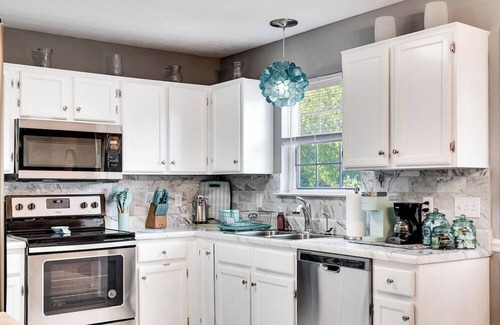 Gallatin House | Touch of Turquoise, Gallatin TN
