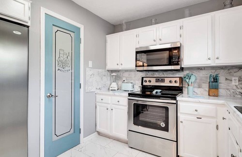 Gallatin House | Touch of Turquoise, Gallatin TN