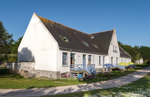 Ile-de-Batz House | Explorez le Jardin Colonial de L'île de Batz : un Joyau du Nord-finistère, Parfa
