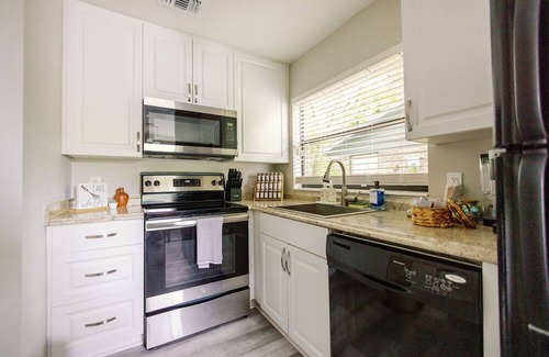 Gainesville Apartment | Gainesville Gem: 2/2 Near Shops & Restaurants