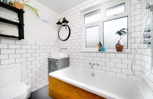 London Borough of Bromley House | lovely 2 bedroom house in Orpington