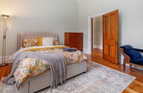 Woodville Park House | Stanley Stay - Central Location, 3 bdrm, WiFi, pizza oven, fully enclosed yard