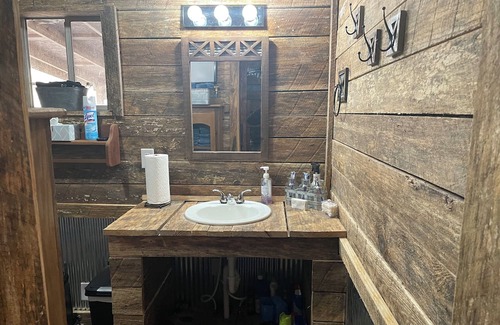 Tie Plant Cabin | Camp House Retreat is located at Grenada Lake, world famous Crappie fishing lake