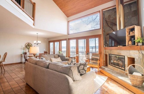 Sunnyland House | SUNSET LODGE - Spacious 3BD with Beachfront Views