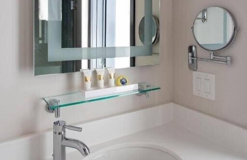 Civic Center Apartment | Queen Room Near Asian Art Museum SAN