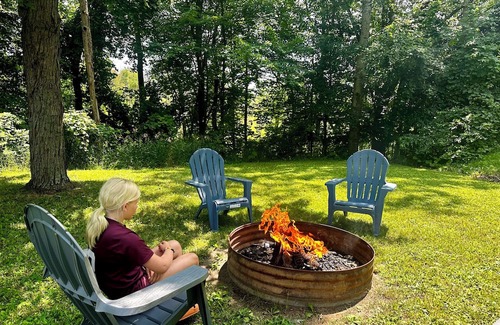Lake Cabin | Bear Lake Retreat a cozy cabin situated walking distance to Private Bear Lake.