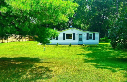 Lake Cabin | Bear Lake Retreat a cozy cabin situated walking distance to Private Bear Lake.