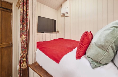 Llangadog House | Host & Stay | Y Golchdy