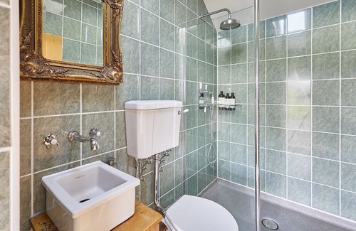 Llangadog House | Host & Stay | Y Golchdy