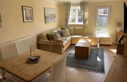 Lillington House | Spacious 3 bed house with parking