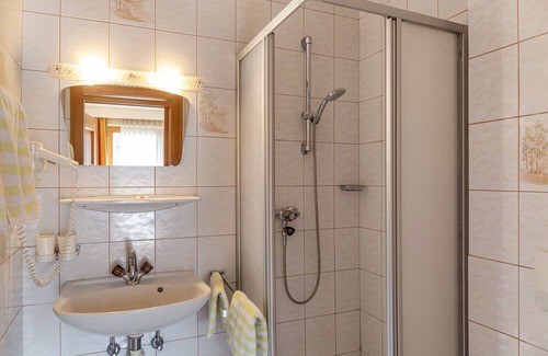 Oberau Apartment | Apartment 'Landhaus Sonnenzauber Sonnenschein1' with Mountain View, Balcony and Wi-Fi