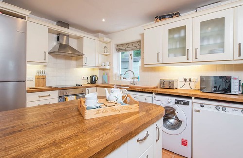 Treffgarne House | The Old Milking Parlour, Holiday Property Treffgarne, Sleeps 6, 3 bedrooms, bathrooms