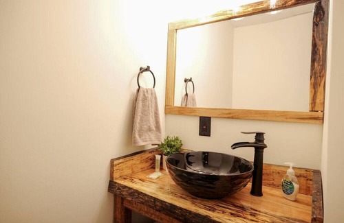 Clarkesville Apartment | Cozy little getaway at the lake