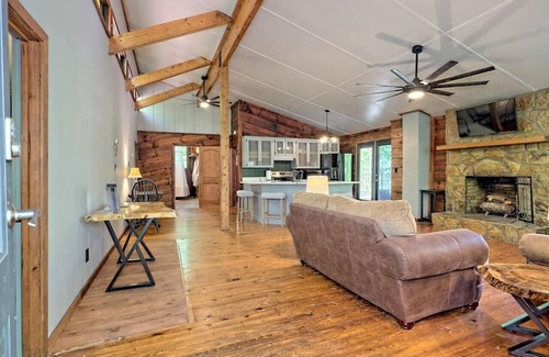 Clarkesville Apartment | The Clubhouse at Tiny Life