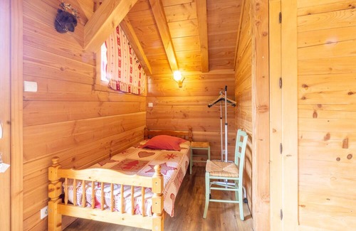 Saint-Colomban-des-Villards Apartment | Apartment 'Grand Appartement' with Mountain View, Shared Terrace and Shared Garden
