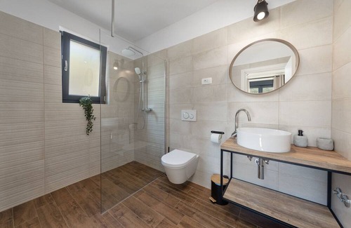 Bregi Villa | Sunny Villa Askim Presitge