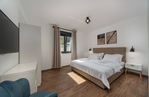 Bregi Villa | Sunny Villa Askim Presitge