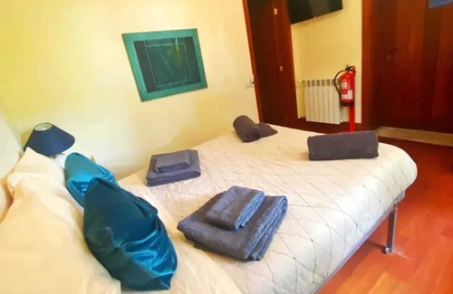 Santa Cruz do Douro Apartment | Homerez - Studio for 2 ppl. with shared pool and garden at Santa Cruz do Douro