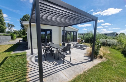 Dordtse Biesbosch House | Hackfort Hottub 6 by Interhome