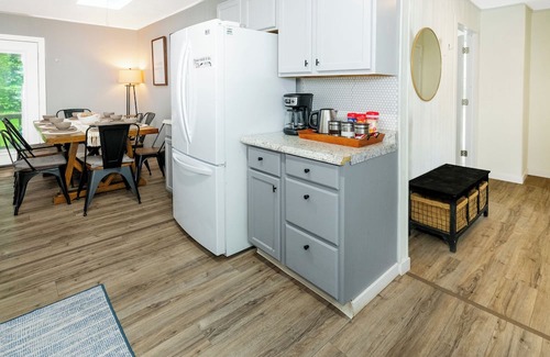 Bloomington House | 2 mins to IU sports & Griffy Lake! Ranch retreat w/game room. Pet-friendly!