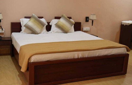 Khajuraho Hotel | OYO HOTEL SHREE KRISHNA JUNGLE RESORT