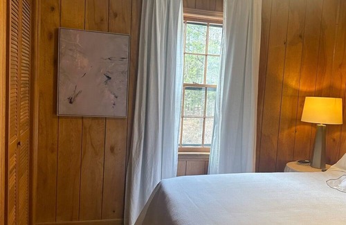 Central House | Clemson Getaway - Newly Renovated 4BR Home 8 min from Clemson / 4 min from SWU