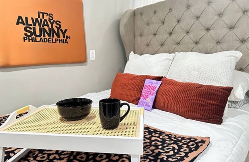 Melrose Apartment | Netflix* W/D* 10 min to Airport* Smart TV