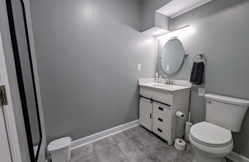 Paw Creek Apartment | 8 minutes to Whitewater Center. Cozy Modern Apartment