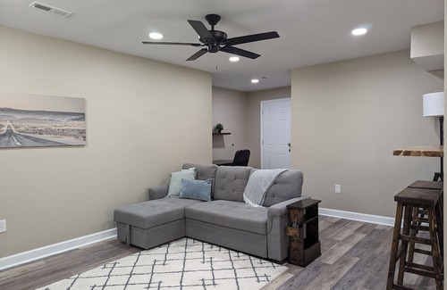 Paw Creek Apartment | 8 minutes to Whitewater Center. Cozy Modern Apartment