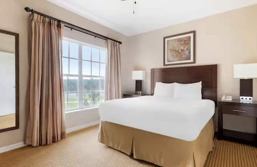 West Kissimmee Resort | Florida Winter Break/Fun Filled Resort! Luxurious Suites Central to Theme Parks