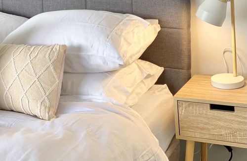 Hawthorn Apartment | Beautiful 2BR Scotch-Hill retreat in leafy Hawthorn (4km to MCG, 6km to CBD)