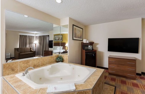 Hebron House | Cozy Stay with Free Parking, Near Newark Industrial Park and Local Attractions