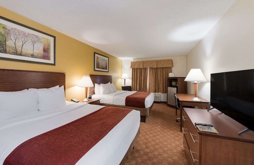 Hebron House | Wow Experience Close to I-70, Top Amenities & Proximity to Local Attractions