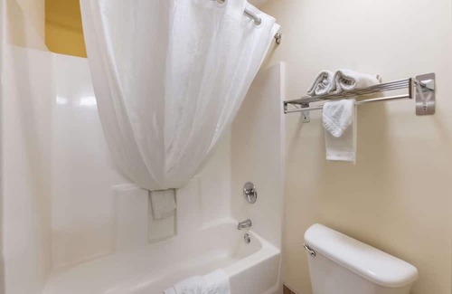 Hebron House | Wow Experience Close to I-70, Top Amenities & Proximity to Local Attractions