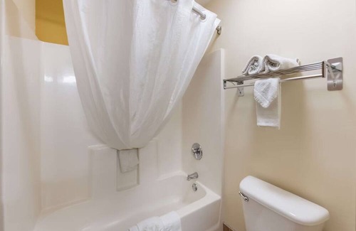 Hebron House | Discover Ohio's Charm Near I-70, Modern Amenities & Unbeatable Customer Service