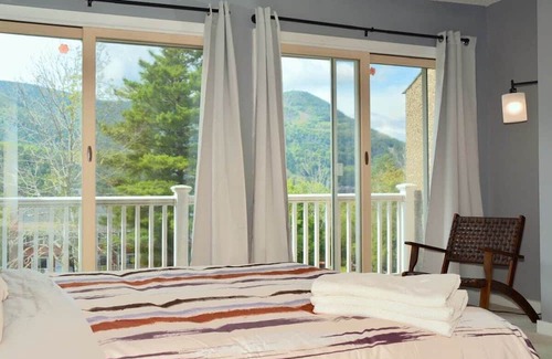Hunter House | Mountain View Chalet - Sleeps 12