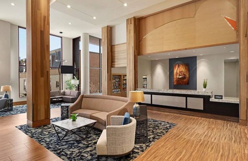 Spruce Hill House | Cozy Up in University City: Full Kitchen, Near Art & Franklin Institute! Parking