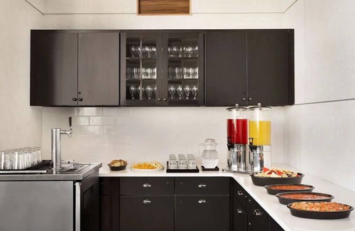 Spruce Hill House | Cozy Up in University City: Full Kitchen, Near Art & Franklin Institute! Parking