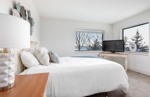 Traverse City House | Brand New Beautiful 3 BDR Home Unit 842