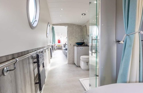 Loughborough Boat Rental | The Jubilee Narrow Boat