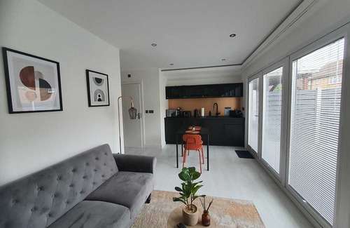 Grays Cabin | Stunning 1 King bed cabin in Grays