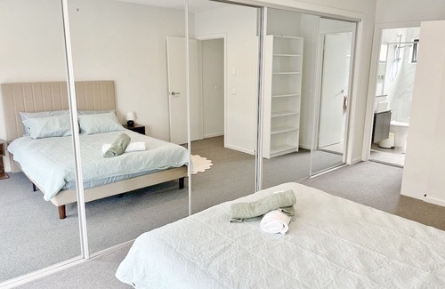 Braddon House | Cozy 2-bedroom townhome with AC and WiFi in charming Braddon